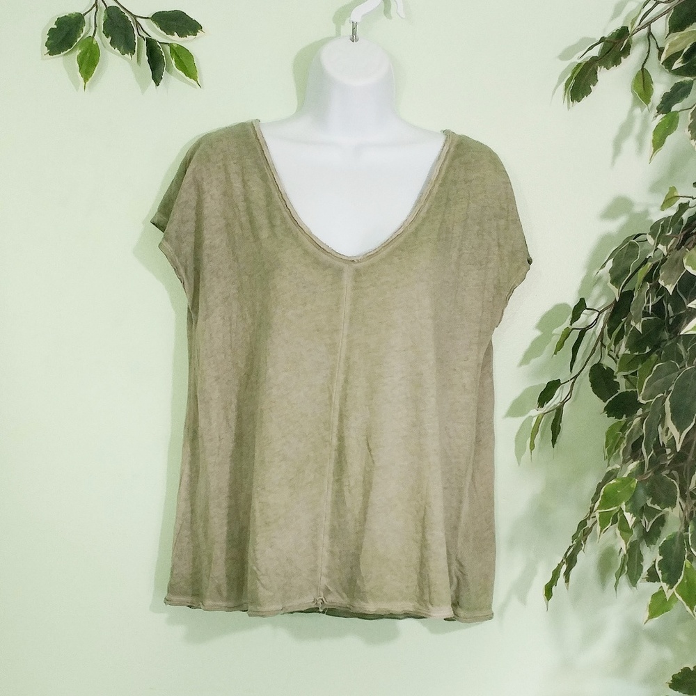 5/$18 American Eagle Distressed Flowy Top